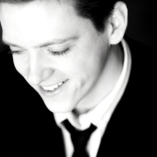 Matthew Moore Photo 29