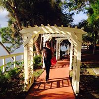 Gina Gomez Photo 5