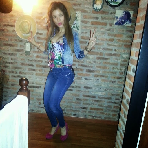 Elisa Benitez Photo 18