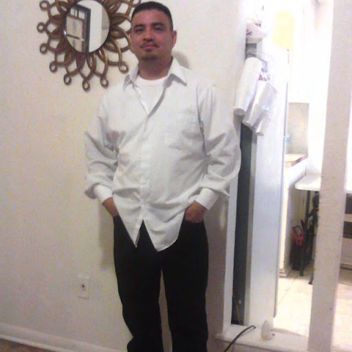 Carlos Robles Photo 7