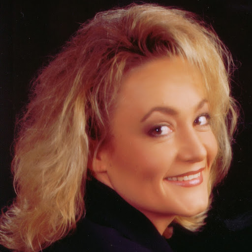 Elizabeth Knudson Photo 18
