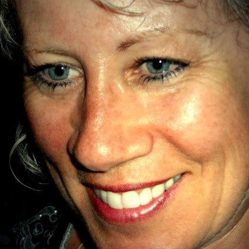 Lynn Gray Photo 31