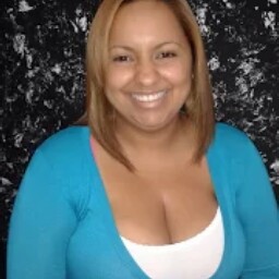 Elizabeth Veliz Photo 24
