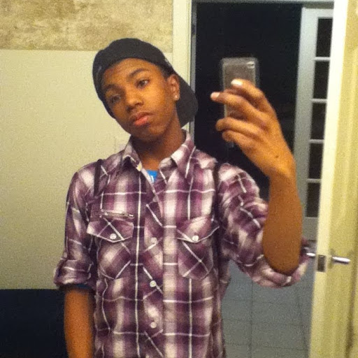Derrick Ray Photo 27