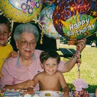 Gloria Thompson Photo 19