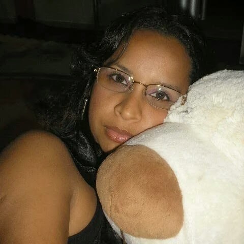 Lisa Tavares Photo 34
