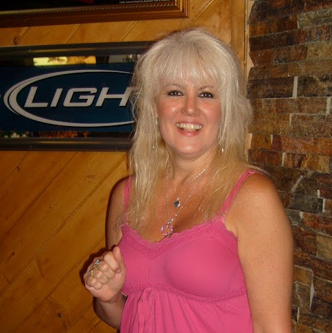 Lori Oliver Photo 8