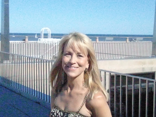Annie Hunt Photo 9