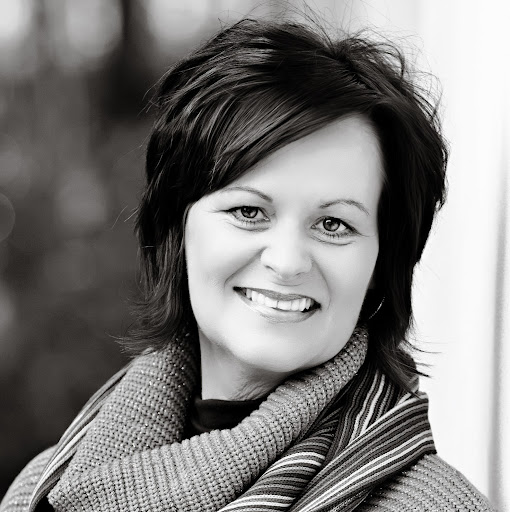 Sandra Dickens Photo 12