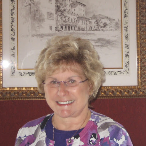 Dee Hutchinson Photo 15