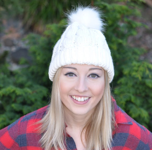 Danielle Elliott Photo 6