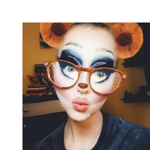Phoebe Taylor Photo 8