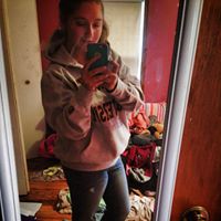 Emily Fry Photo 24
