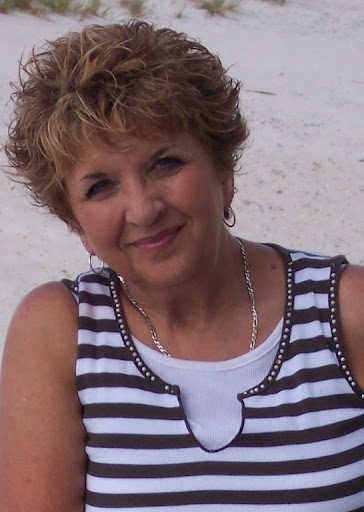 Julia Nichols Photo 35