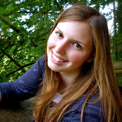 Justine Hall Photo 12
