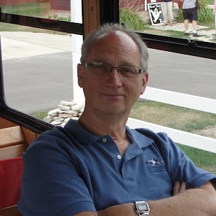 Richard Seifert Photo 17