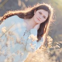 Maggie Walters Photo 24