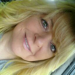 Kelly Armstrong Photo 13