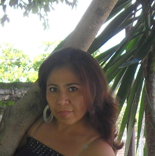 Yazmin Fuentes Photo 22
