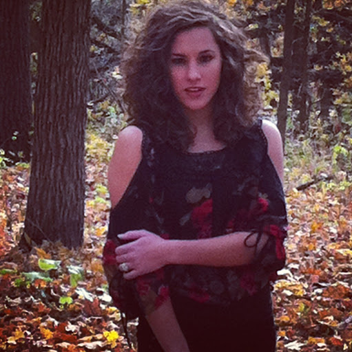 Julia Murphy Photo 24