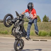 Andrew Strong Photo 30