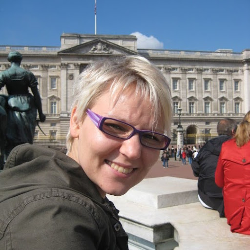Jacqueline Larsen Photo 23