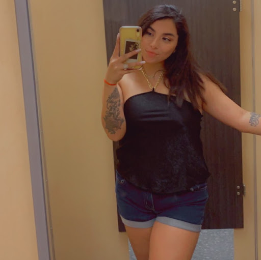 Stephanie Meza Photo 38