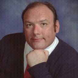 Robert Reyes Photo 17
