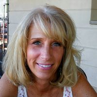 Lori Hartmann Photo 12