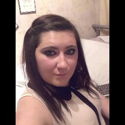 Danielle Hewitt Photo 6