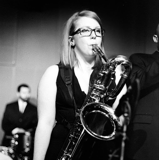 Elizabeth Roach Photo 8