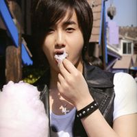 Young Heo Photo 27