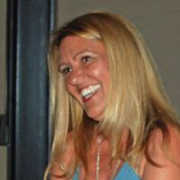 Stephanie Howard Photo 28
