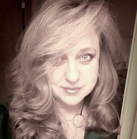 Julie Blakely Photo 4
