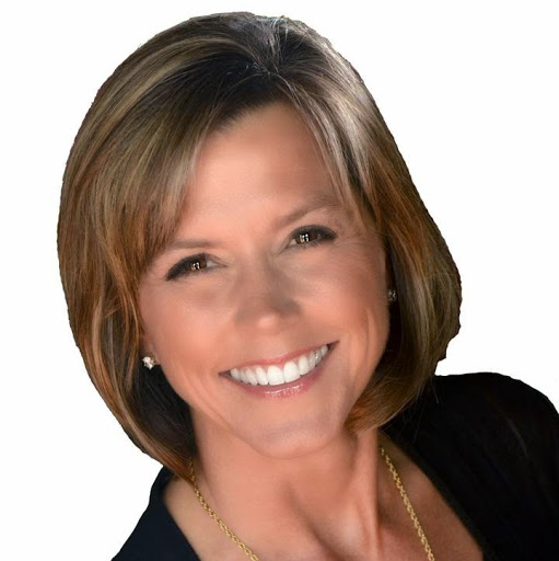 Laura Robertson Photo 6