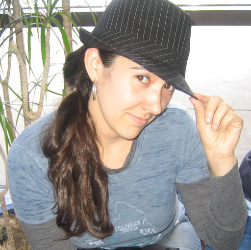 Laura Hernandez Photo 25