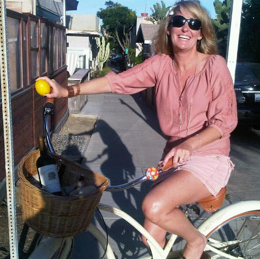 Lisa Larson Photo 36