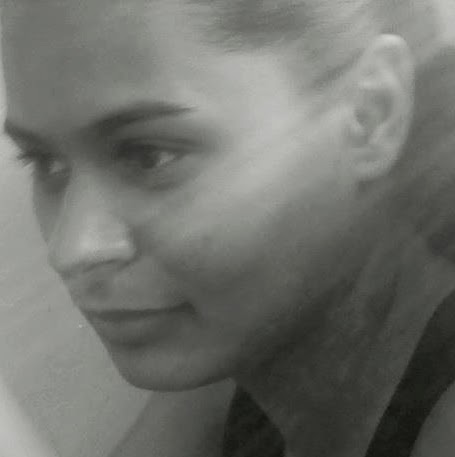 Diane Carvalho Photo 13