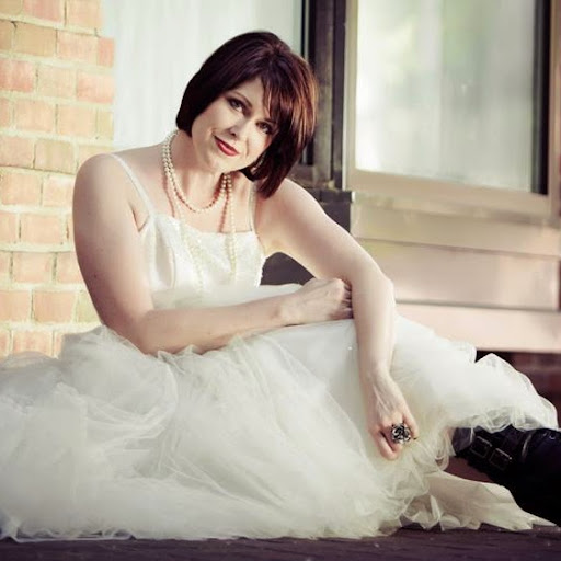 Michelle Hartman Photo 8