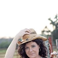 Terri Goodwin Photo 33