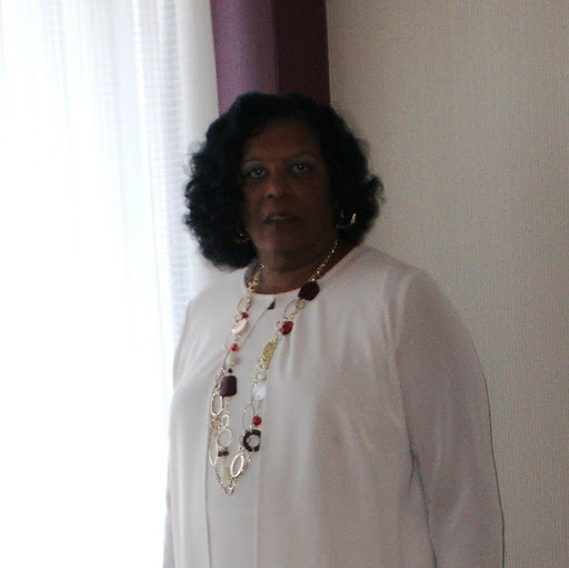 Veronica Staples Photo 19