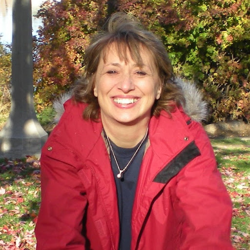 Elizabeth Larson Photo 30