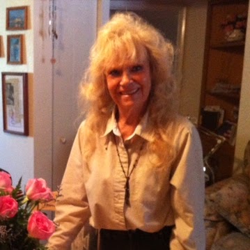 Dee Carpenter Photo 31