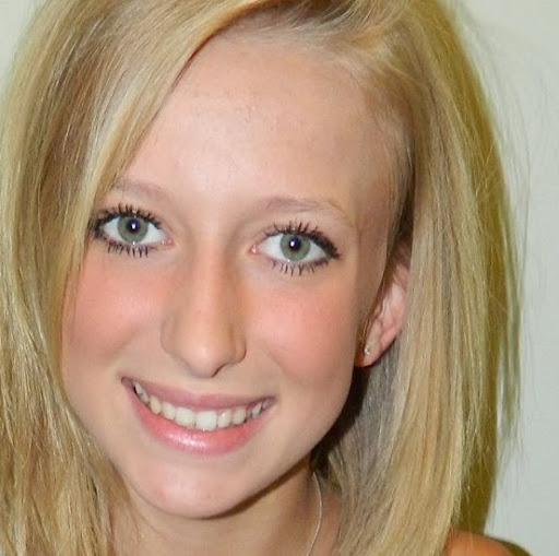 Lili Miller Photo 19