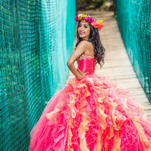 Ana Pineda Photo 7