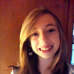Claudia Hanson Photo 10
