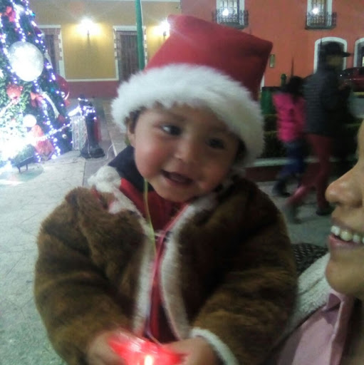 Angel Flores Photo 34