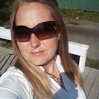 Holly Plumb Photo 5