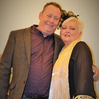 Julie Draper Photo 10
