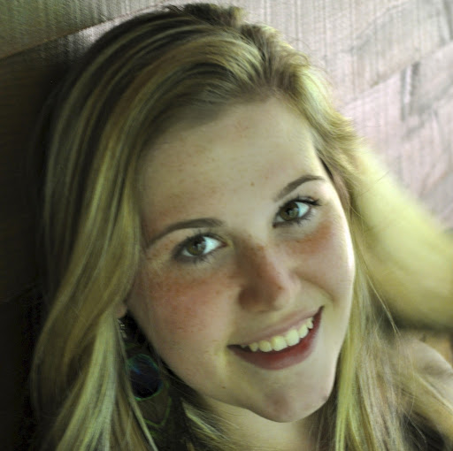 Caroline Murray Photo 15